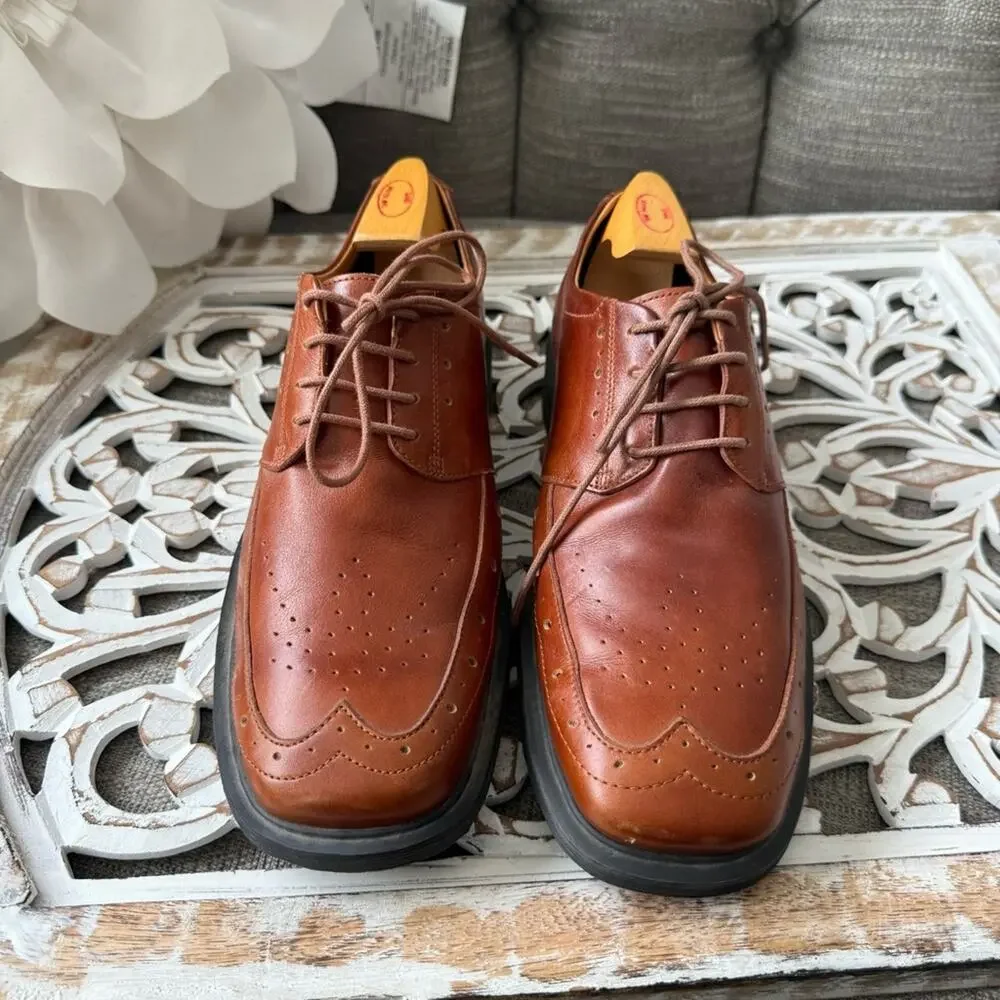 Dr. Martens wing shoes preowned